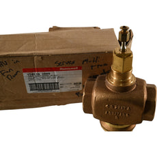 NEW Honeywell V5011N2089 1 1/2 in 2-way f-NPT Globe valve Direct Acting SS Seat