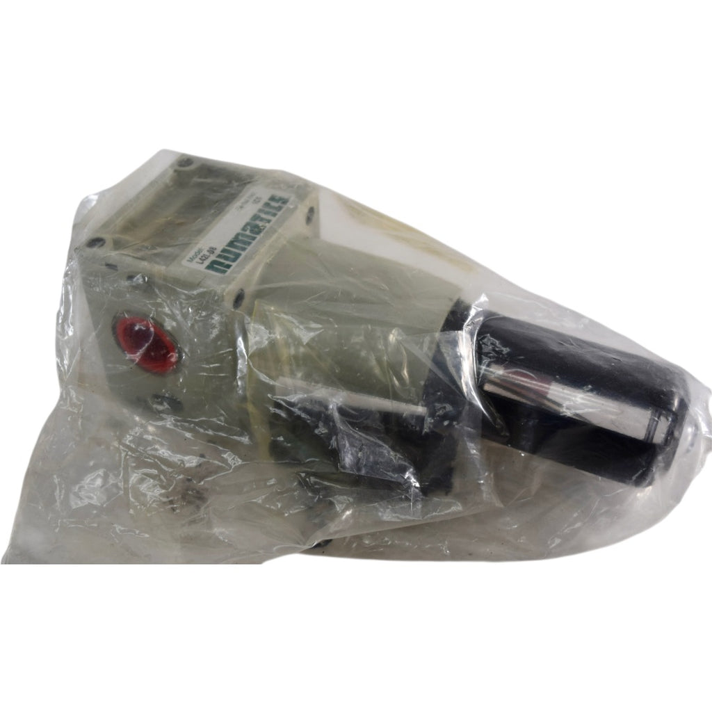 NEW Numatics L42L-08 Pneumatic Line Lubricator 1'' NPT 200 PSI 8.5oz Bowl