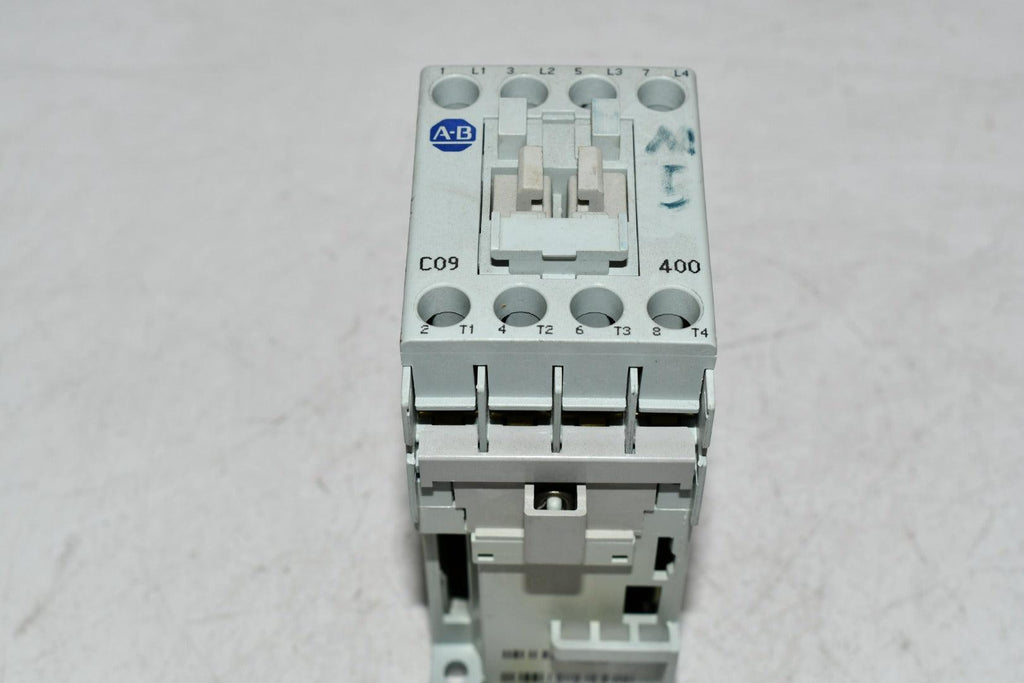 ALLEN BRADLEY 100-C09Z*400 CONTACTOR Ser. A
