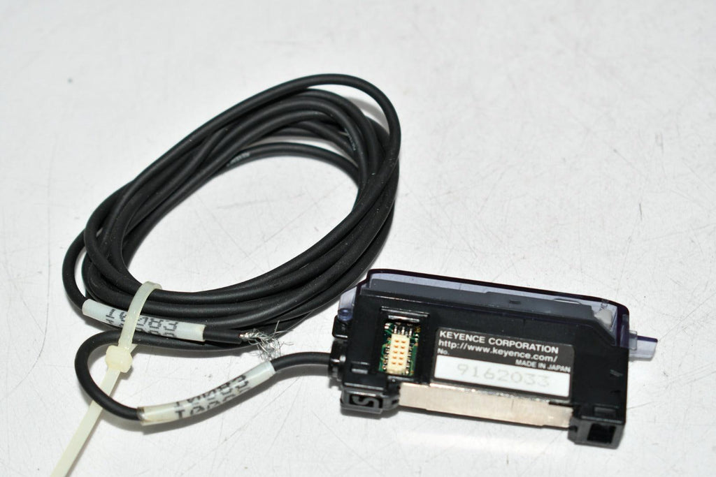 NEW Keyence FS-M2P MANUAL CALIBRATION AMPLIFIER PNP 12-24VDC RED LED