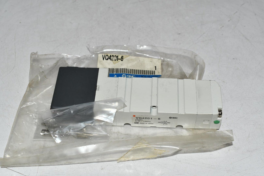 NEW SMC VQ4201-6 valve, dbl sol, plug-in Solenoid Valve