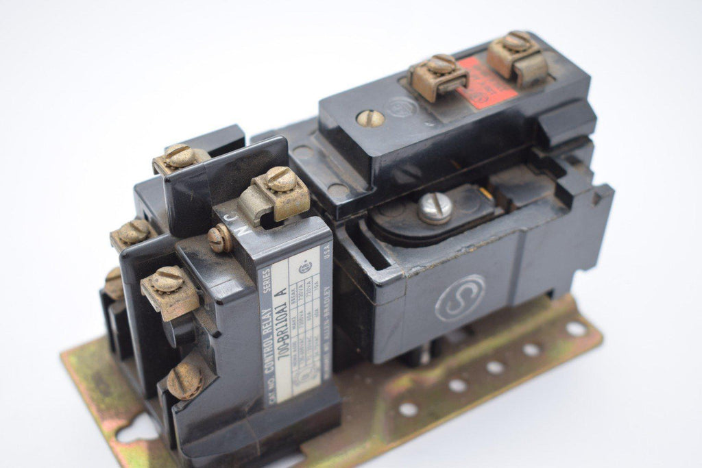 Allen Bradley AC Control Relay, 700-BR110A1 76A86 120V Coil