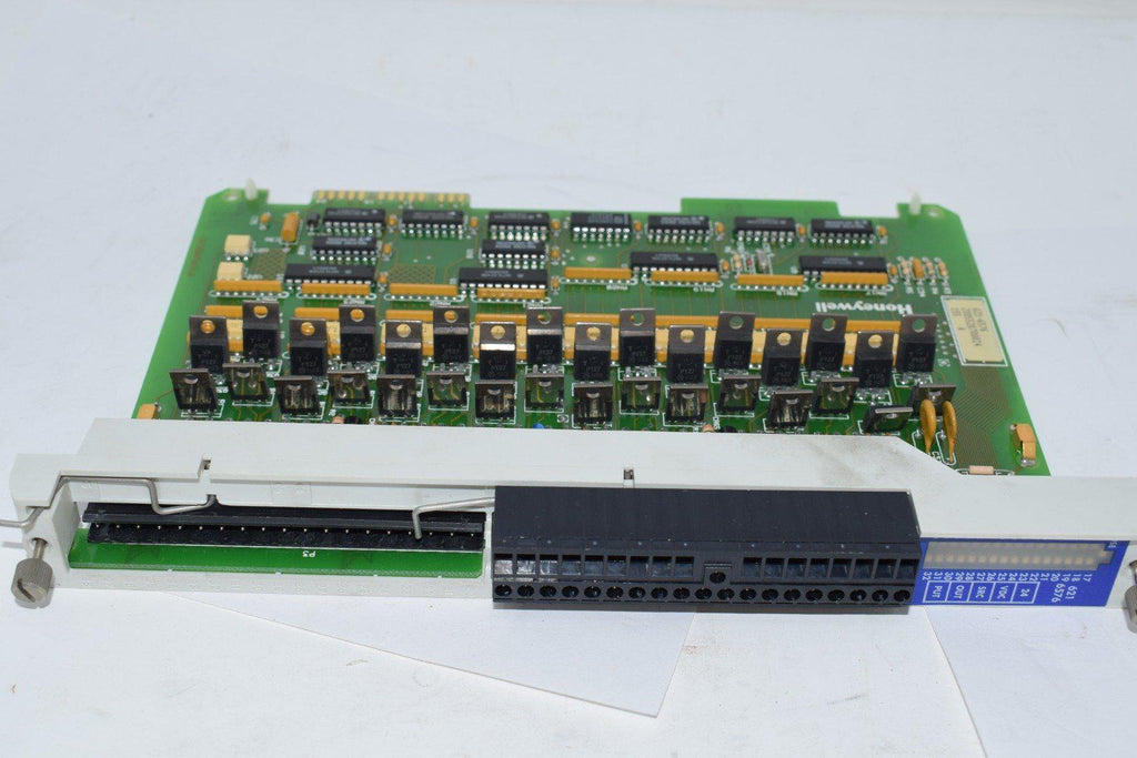 Honeywell 621-6576 Output Module 24VDC Source Out 32 Point