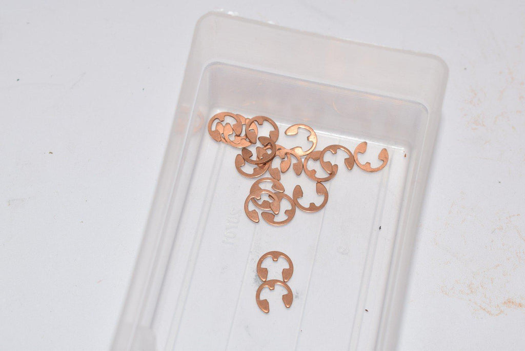Lot of 18 NEW 92725A530 Side-Mount External Retaining Ring Beryllium Copper, for 3/16'' OD