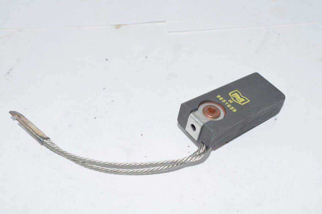 NEW NATIONAL 1-1/4'' X 3/4'' X 2-3/4'' CARBON MOTOR BRUSHES 9651659