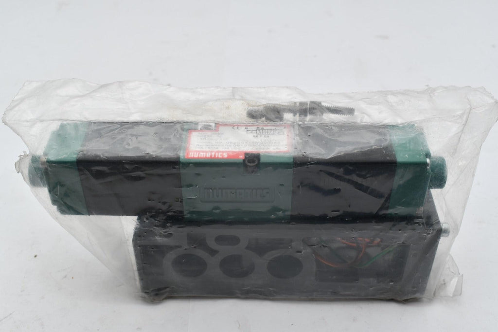 NEW Numatics 082SS415M000058 Double Solenoid Valve 125VDC 225-290 Coil
