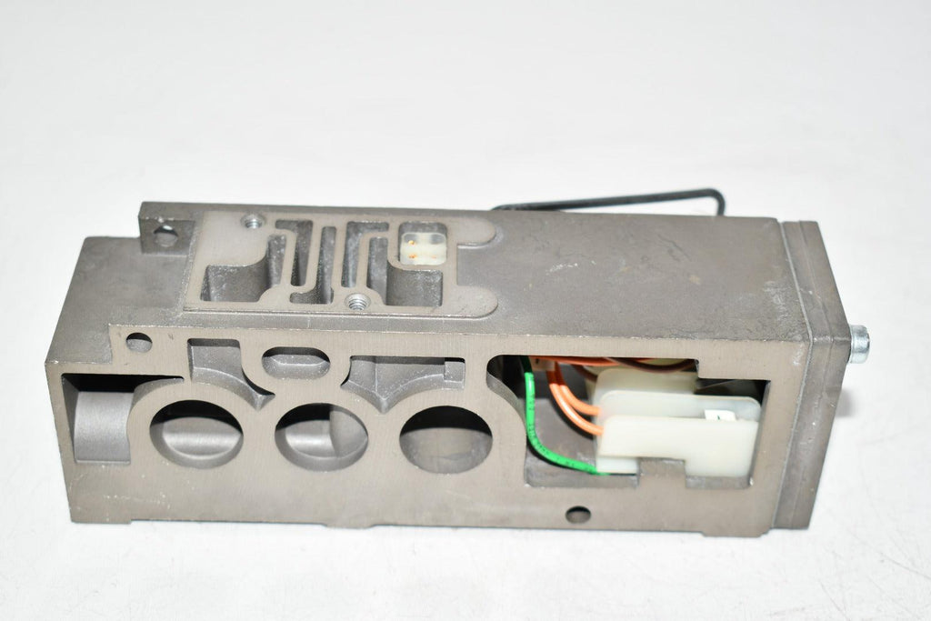 NEW Numatics AB Solenoid Valve Manifold Block W/ Hardware 6-1/4'' OAL