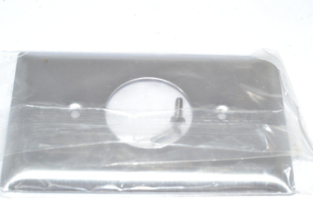 NEW Pass & Seymour SL7 1-Gang 1-Receptacle Smooth Brushed 430 Stainless Steel Standard Wallplate