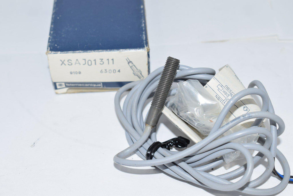 NEW SCHNEIDER ELECTRIC TELEMECANIQUE XSA-J01311 PROXIMITY SWITCH L-40MM SN-1MM 3NPN WIRES 12-24VDC 2M CABLE