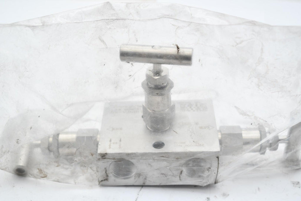 NEW Swagelok SS-V3NBF8 Valve Stainless Steel 3-Valve Instrument Manifold, 1/2 in. Female NPT, Ball Tip