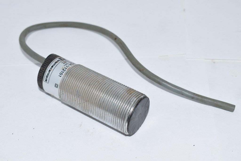 SCHNEIDER ELECTRIC TELEMECANIQUE XSA-V12151 PROXIMITY SWITCH AC/DC MOTION DETECTOR