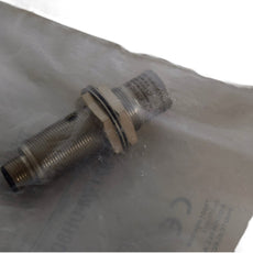 NEW Allen Bradley 871TM-DH8CE18-D4 Inductive Proximity Sensor 10-30VDC