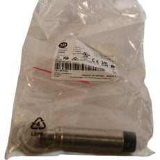 NEW Allen-Bradley 872C-N12NP18-D4 Inductive Sensor 18mm 12mm PNP