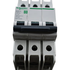 Chipped Schneider M9F42305 Multi 9 C60BP 3 Pole 5A Circuit Breaker 480Y/277V C Curve