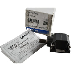 NEW Omron D4A-0001N Limit Switch Operating Head Standard Rotary Roller Lever
