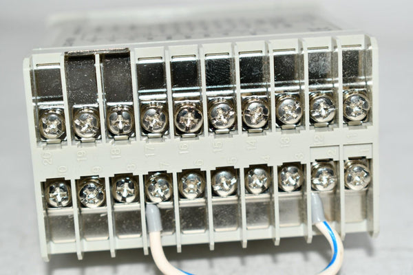 Keyence LX2-V10W AMPLIFIER UNIT 24 VDC 190 MA 100O HM 1250 /SEC SAMPLI ...