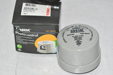 NEW TORK 5021M Photocontrol Turn-Lock 105-130VAC Gray