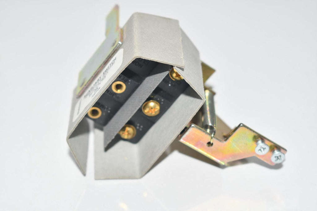 NEW GE THAUX64D Auxiliary Contact Kit 600 Volt 60/200/100 Amp DPDT