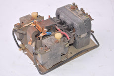 Clark Controller BUL. 6013 CAT No. 13U31 Type: CY Size: 1 600 VAC MAX Industrial Contactor