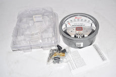 NEW DWYER MAGNEHELIC 102004-00 Differential Pressure Gauge 0-2'' of Water