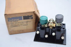 NEW Westinghouse 1740043 H.D. Circuit Breaker Toggle Switch Pushbutton Unit